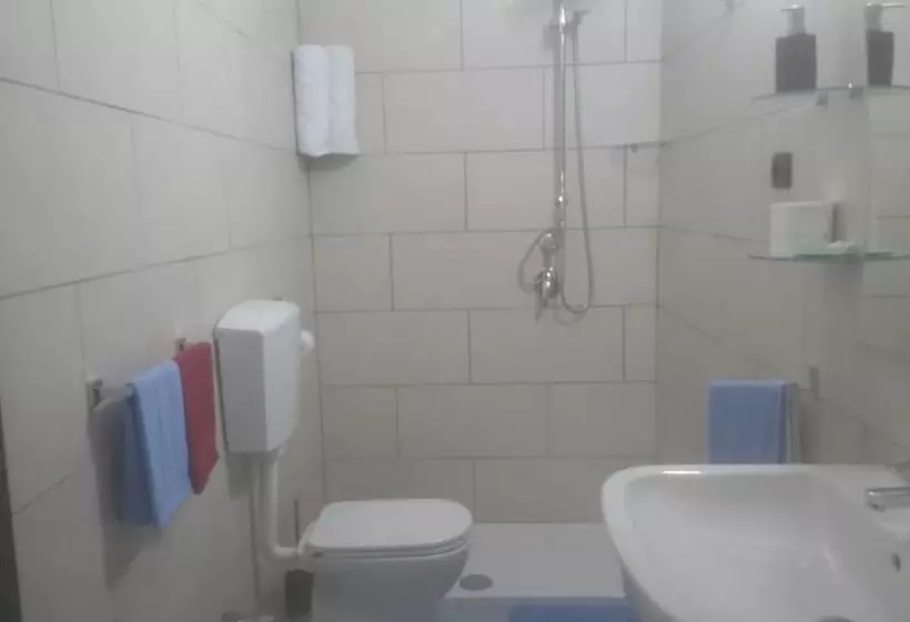 Aamiaismajoitus (B&B) Bar Centrale Zichella