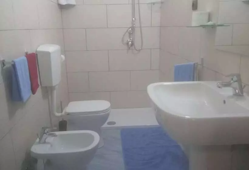 Aamiaismajoitus (B&B) Bar Centrale Zichella