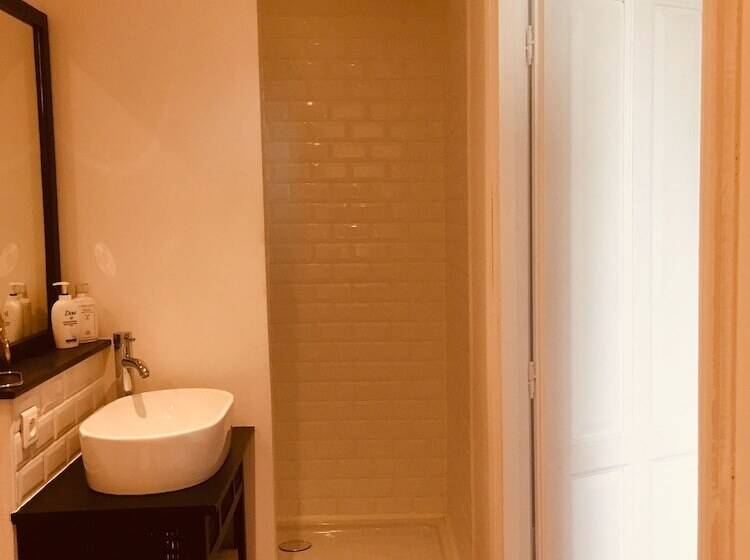 Bed and Breakfast Chateau De Douzens