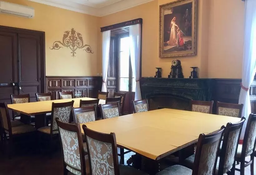 Aamiaismajoitus (B&B) Chateau De Douzens