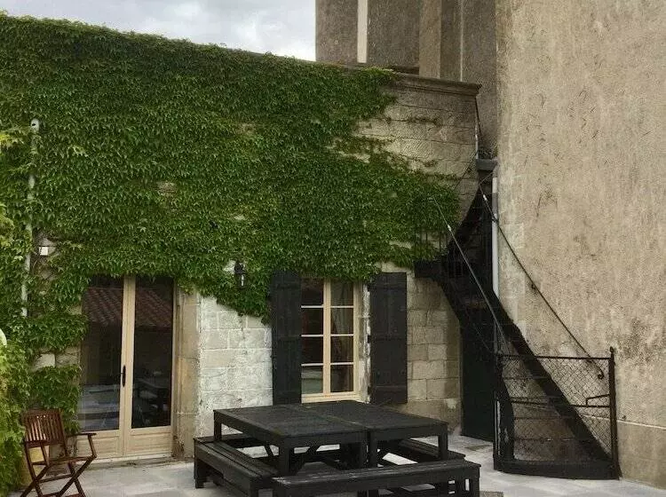 Aamiaismajoitus (B&B) Chateau De Douzens