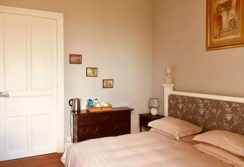 Aamiaismajoitus (B&B) Chateau De Douzens