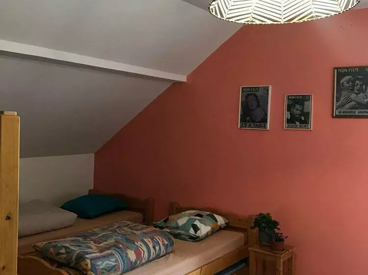 簡易ホテル Gîte Le Chantelouve