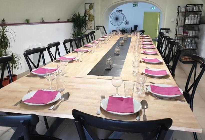 Hostel Les Terrasses Du Roc