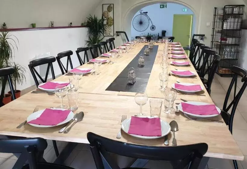 Hostel Les Terrasses Du Roc