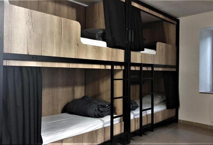 Hostel Les Terrasses Du Roc