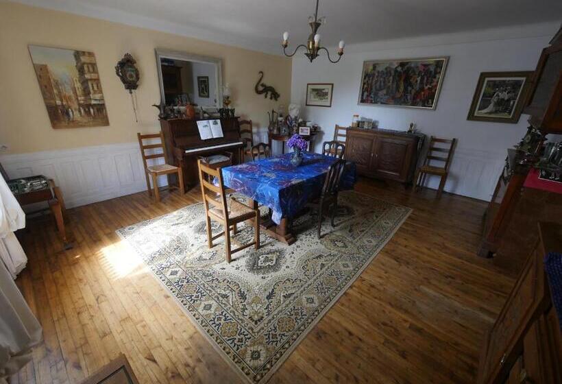 פנסיון Les Trois Chenes