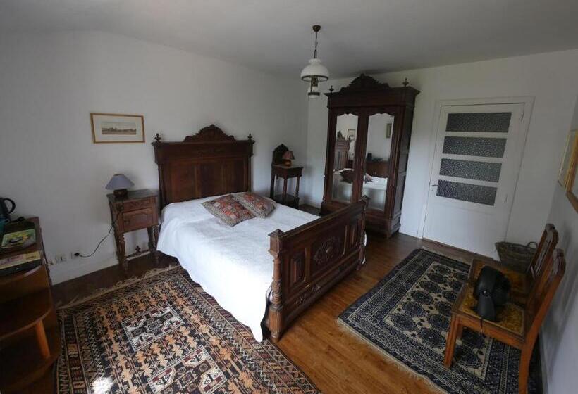 פנסיון Les Trois Chenes