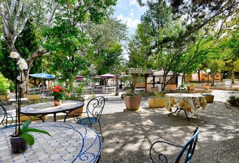 리조트 Village Vacances Les Bories