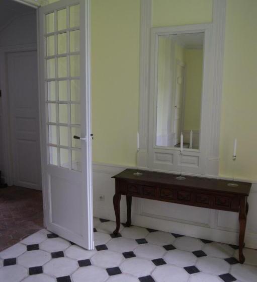 צימר Chateau De Savennes Caveau De Sabrage