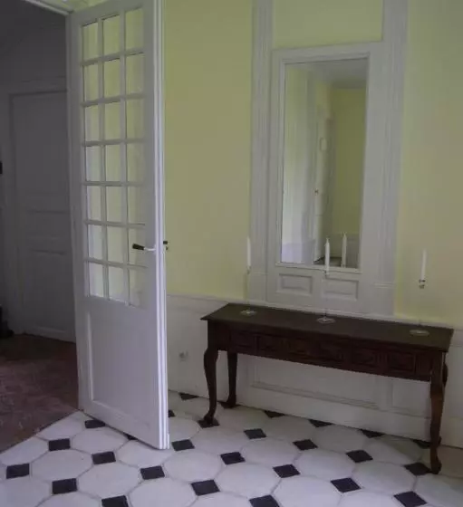 Aamiaismajoitus (B&B) Chateau De Savennes   Caveau De Sabrage