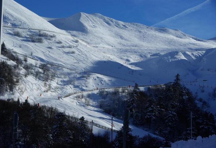 مبيت وإفطار Chateau De Savennes   Caveau De Sabrage