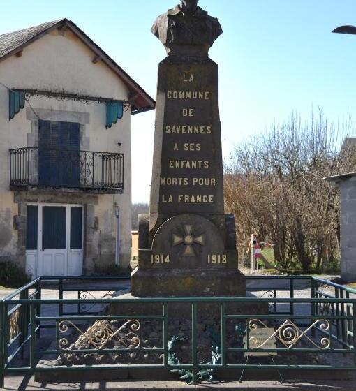 צימר Chateau De Savennes Caveau De Sabrage