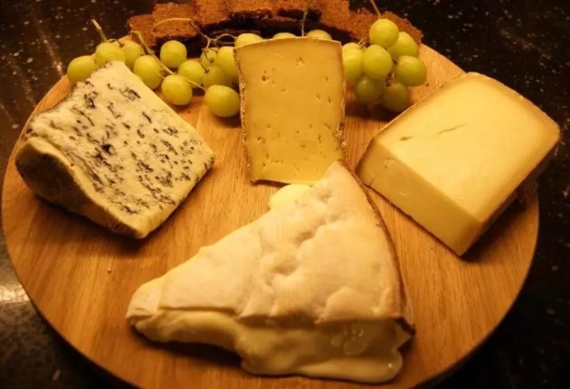 Aamiaismajoitus (B&B) Chateau De Savennes   Caveau De Sabrage