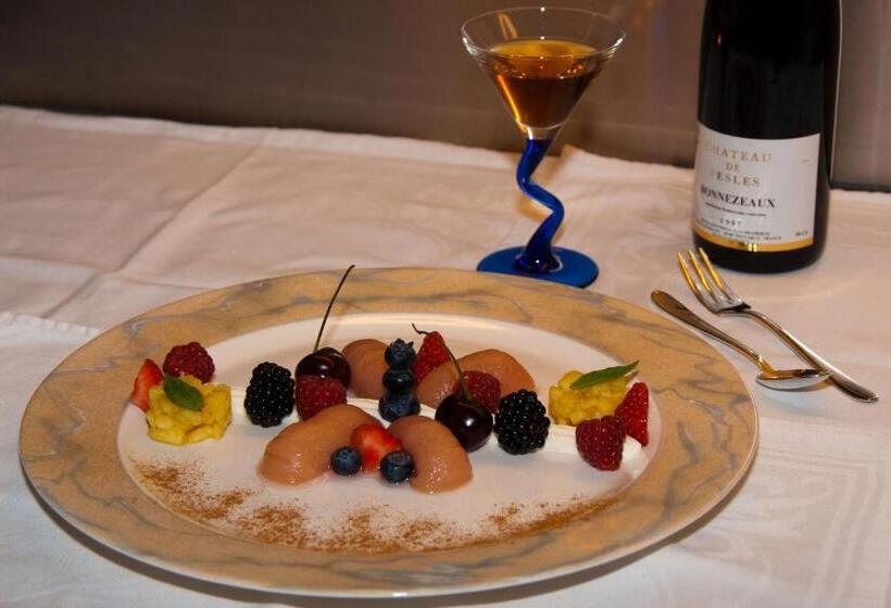 צימר Chateau De Savennes Caveau De Sabrage