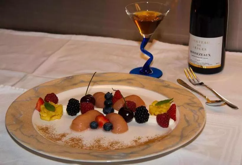 Aamiaismajoitus (B&B) Chateau De Savennes   Caveau De Sabrage