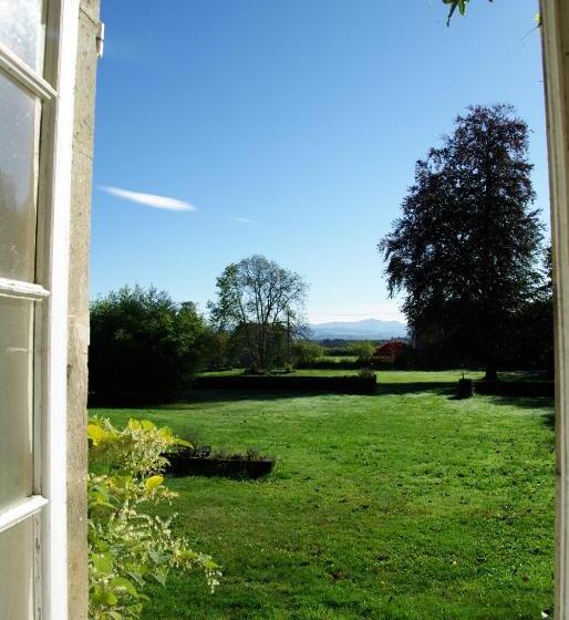 צימר Chateau De Savennes Caveau De Sabrage