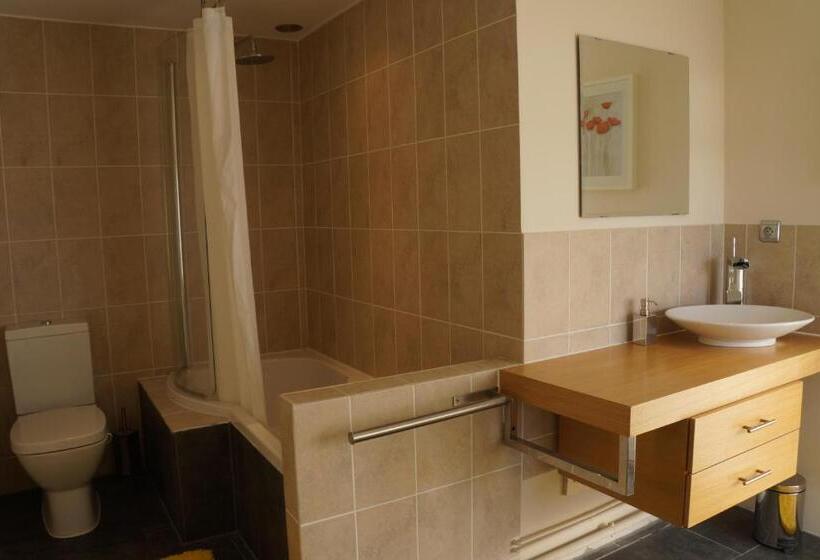 צימר Chateau De Savennes Caveau De Sabrage