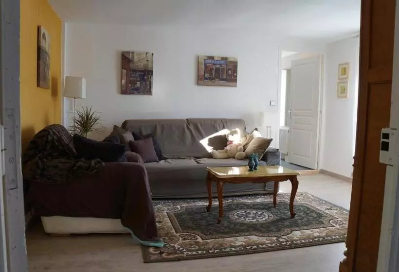 Aamiaismajoitus (B&B) Chateau De Savennes   Caveau De Sabrage