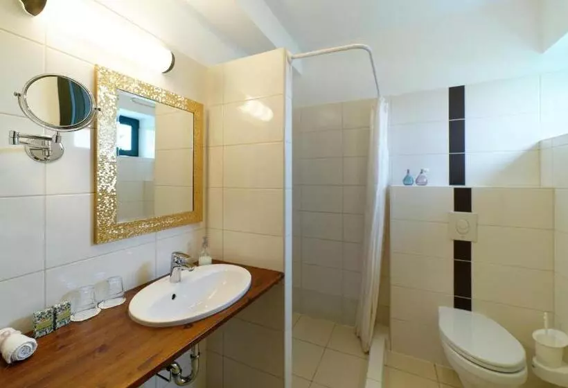 Aamiaismajoitus (B&B) Kosbor Panzió