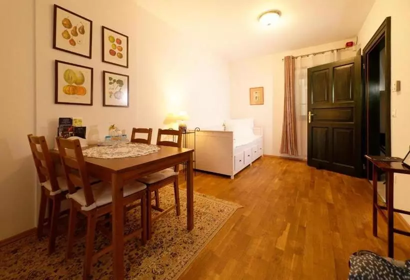 Aamiaismajoitus (B&B) Kosbor Panzió