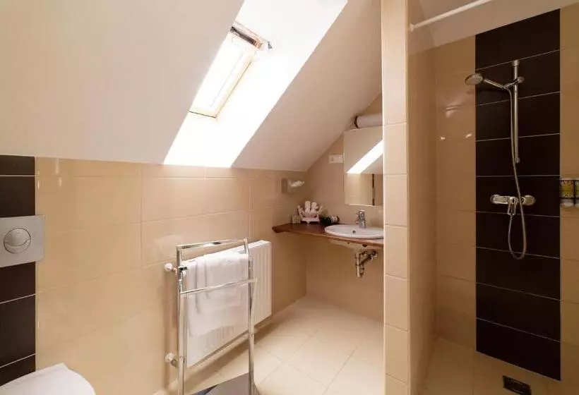 Aamiaismajoitus (B&B) Kosbor Panzió