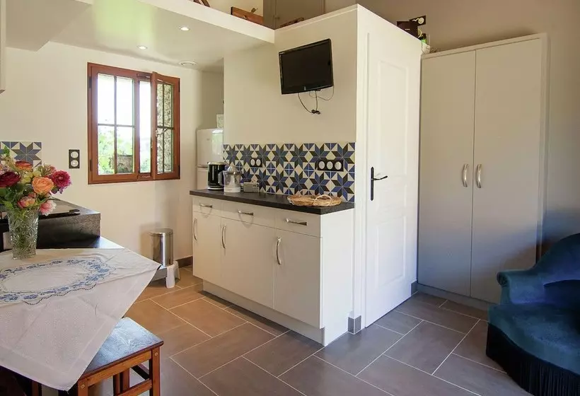 Comfortable Gite In Picturesque Medieval Village