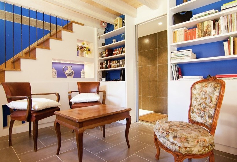 Comfortable Gite In Picturesque Medieval Village