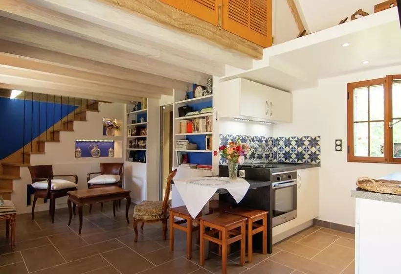 Comfortable Gite In Picturesque Medieval Village