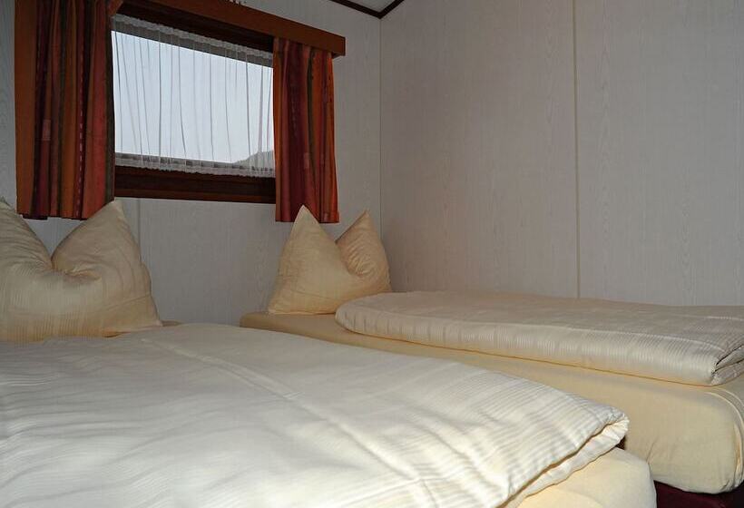 Chalet In Gerolstein With Forest