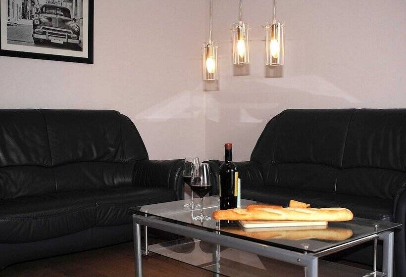 Chalet In Gerolstein With Forest