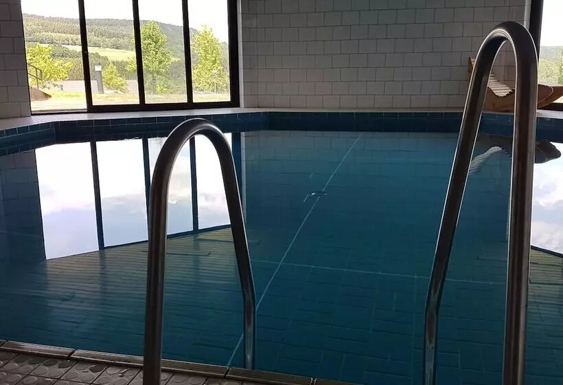 Chalet In Gerolstein With Forest