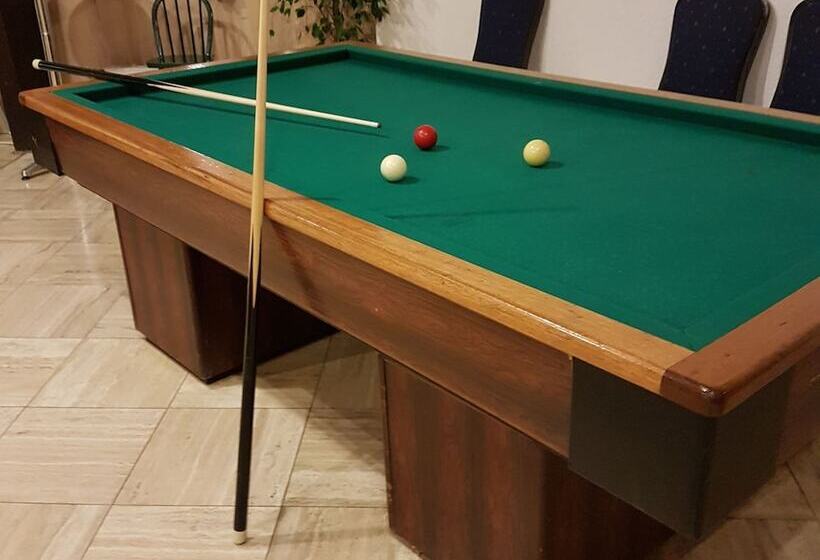 Chalet In Gerolstein With Forest