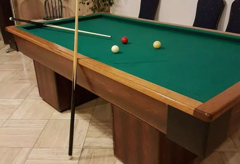 Chalet In Gerolstein With Forest