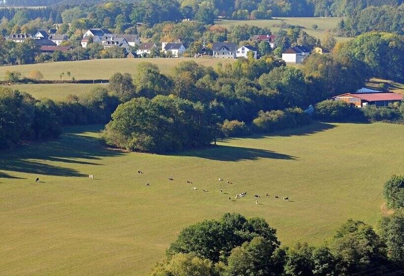 Chalet In Gerolstein With Forest