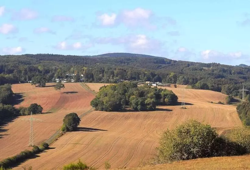 Chalet In Gerolstein With Forest