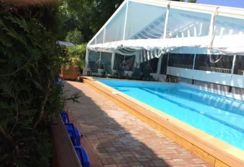 Hotelli Camping La Tentation