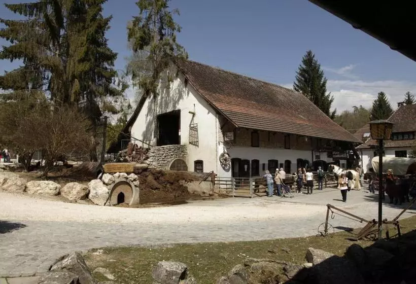 Hotelli Erlebnisgastronomie Lochmuhle