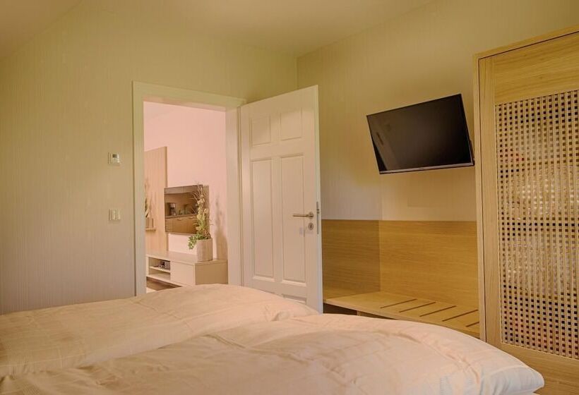 Отель Schrebenza Apartments & Natur