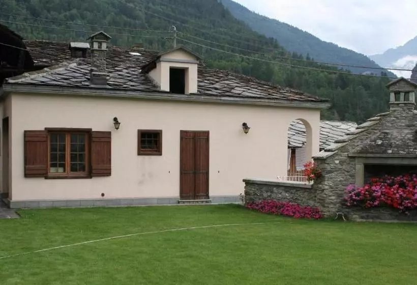 Majatalo Le Petit Coin De Maison Chante Lune