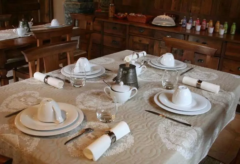 Majatalo Le Petit Coin De Maison Chante Lune