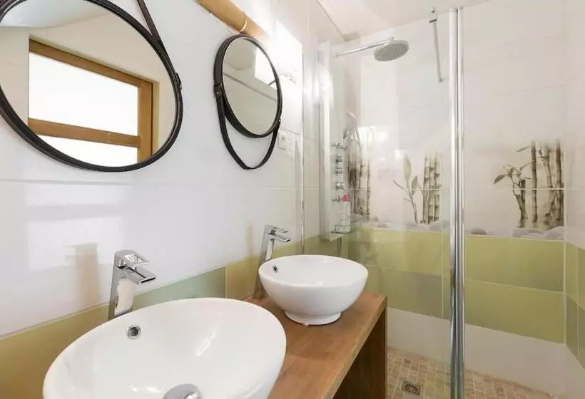 ベッドアンドブレックファースト Chambres D Hotes  Les Palmiers