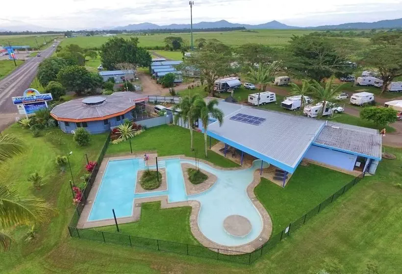 Hotel August Moon Caravan Park