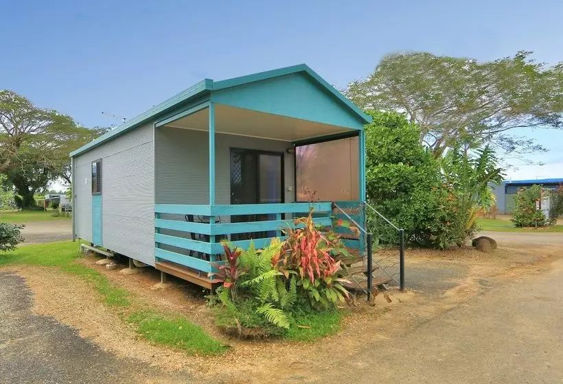 Hotel August Moon Caravan Park