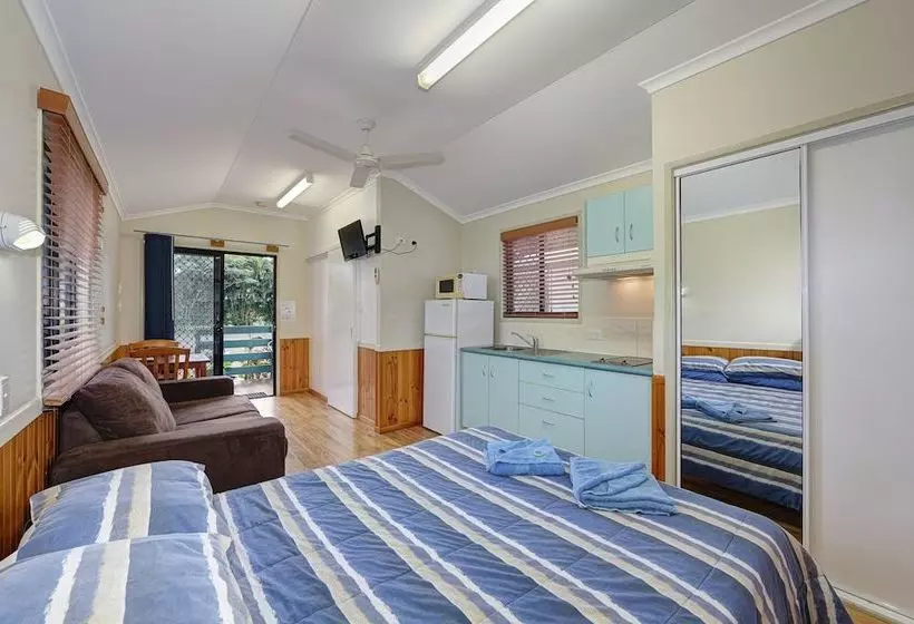 Hotel August Moon Caravan Park