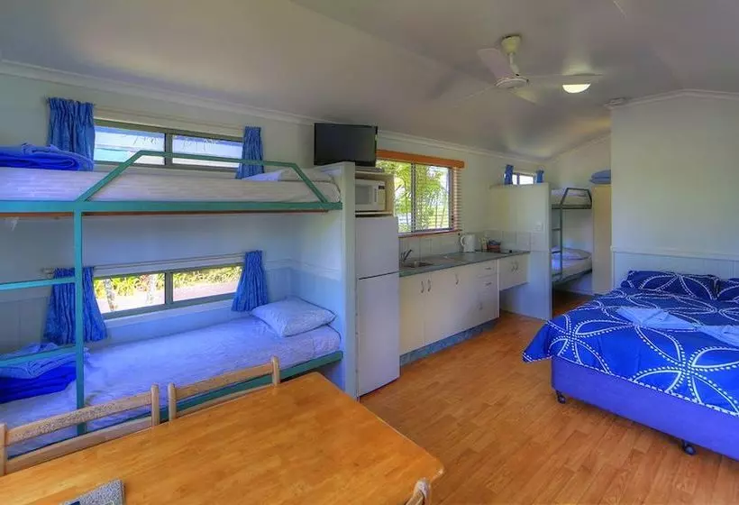 Hotel August Moon Caravan Park