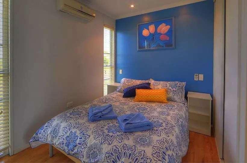 Hotel August Moon Caravan Park