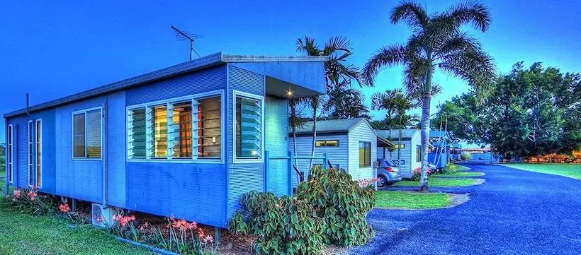 Hotel August Moon Caravan Park
