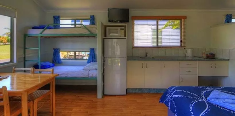 Hotel August Moon Caravan Park