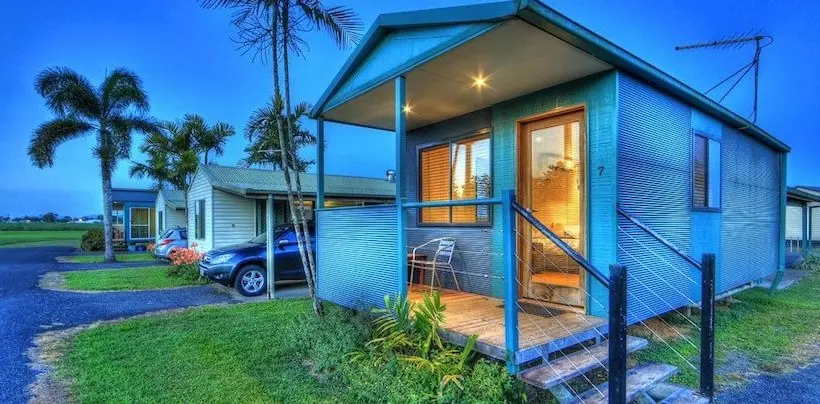 Hotel August Moon Caravan Park